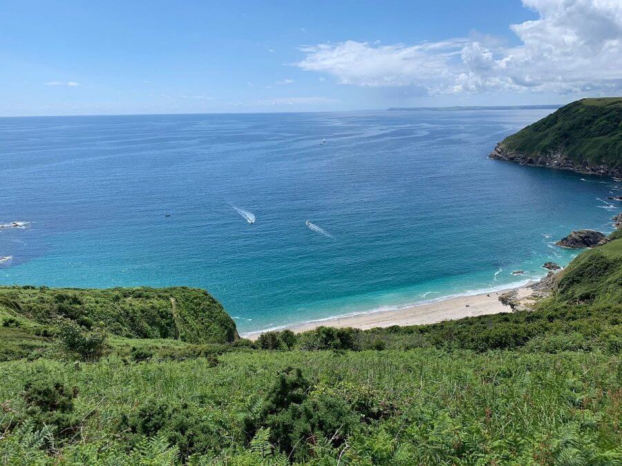 Lantic Bay - Cornwall Holiday Guide