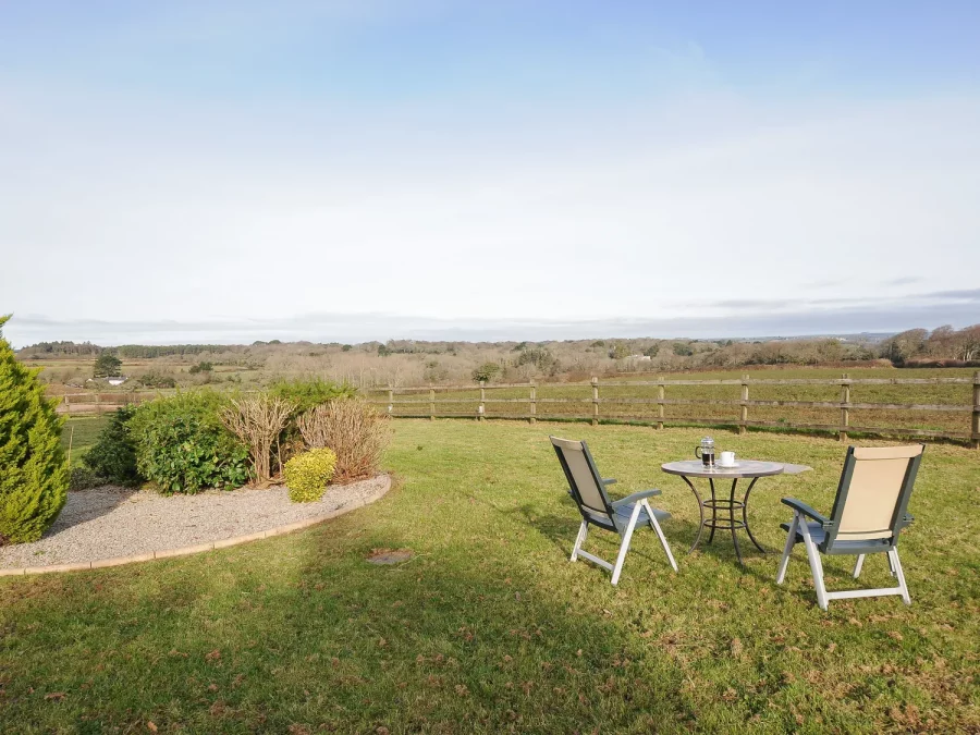 Spires 3 - Pet Friendly, Self Catering, Playing Place - Cornwall Holiday Guide