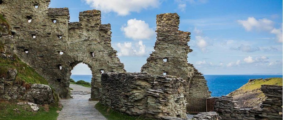 Tintagel Castle - Cornwall Holiday Guide